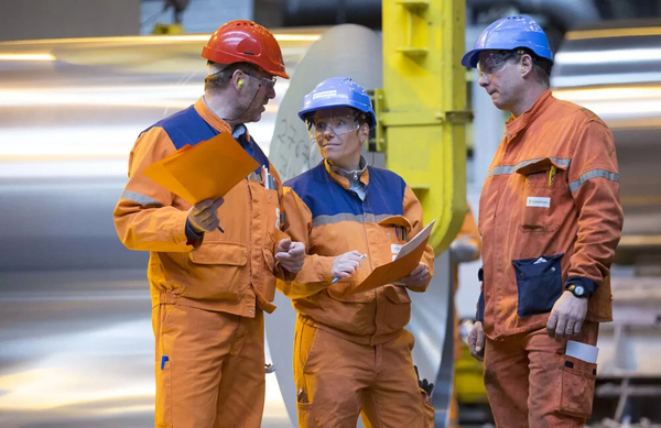3 collaborateurs de Constellium utilisant So'Horsys